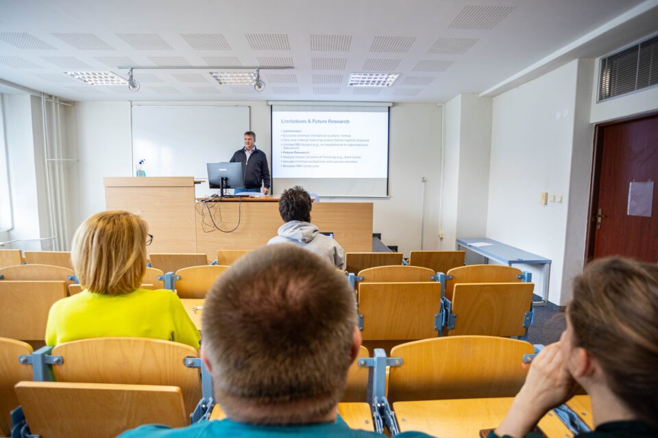 , Štipendiá pre excelentných výskumníkov a výskumníčky R2-R4