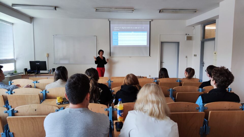 , Štipendiá pre excelentných výskumníkov UA