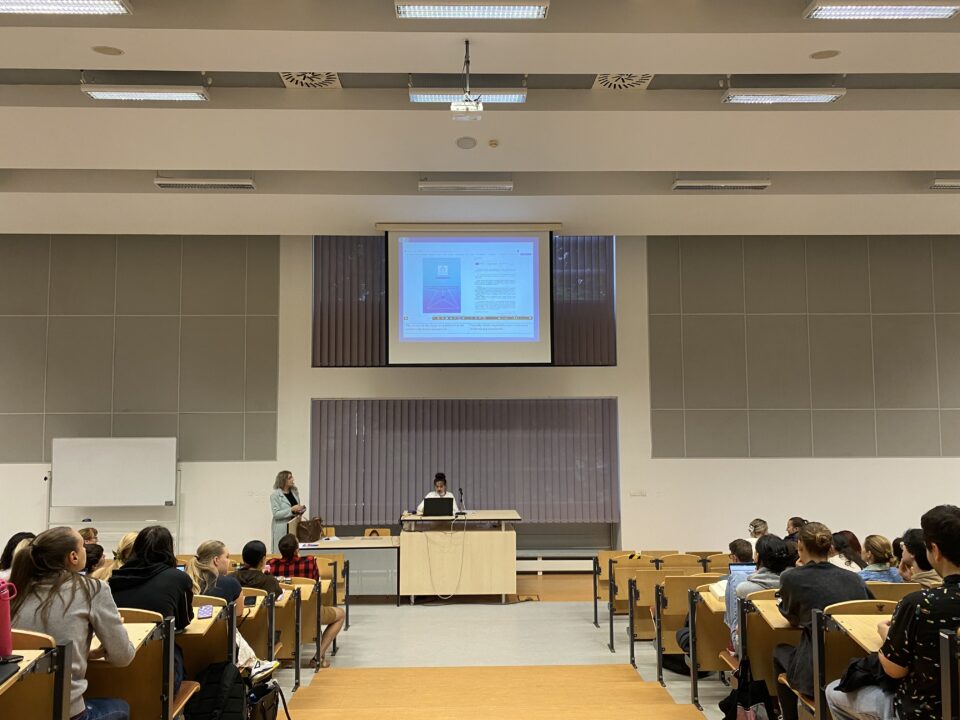 , Štipendiá pre excelentných výskumníkov UA